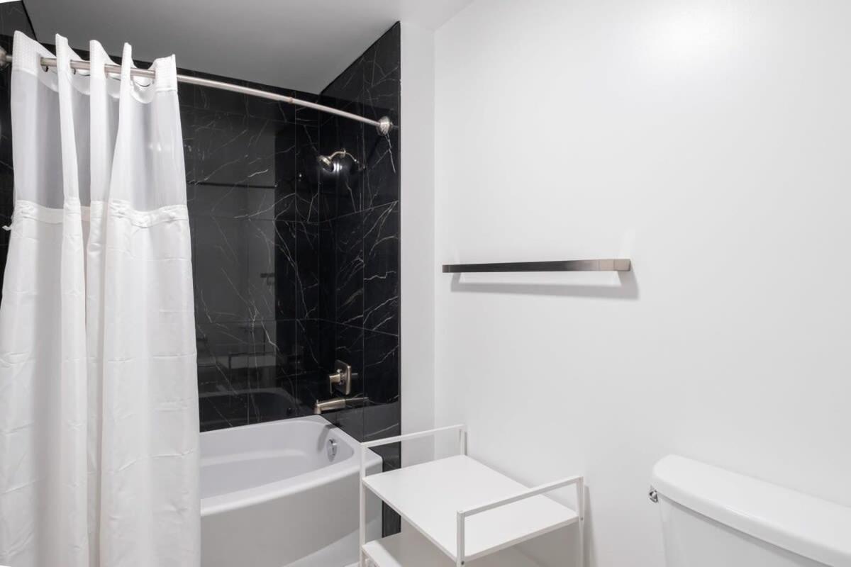 4B 2Ba Luxury Central Apartment With Gym シャーロット エクステリア 写真