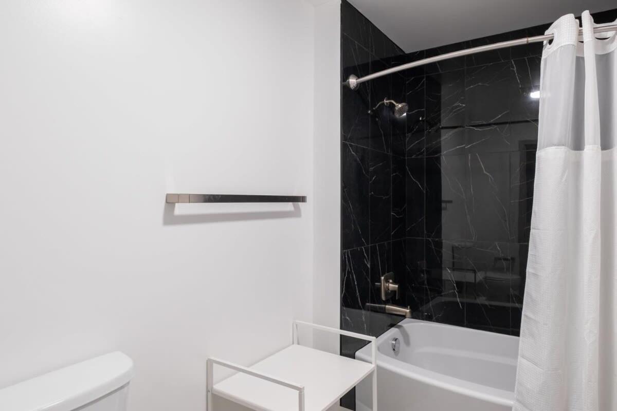 4B 2Ba Luxury Central Apartment With Gym シャーロット エクステリア 写真